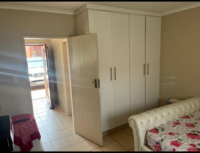 2 BEDROOM TOWNHOUSE FOR SALE IN THORNHILL